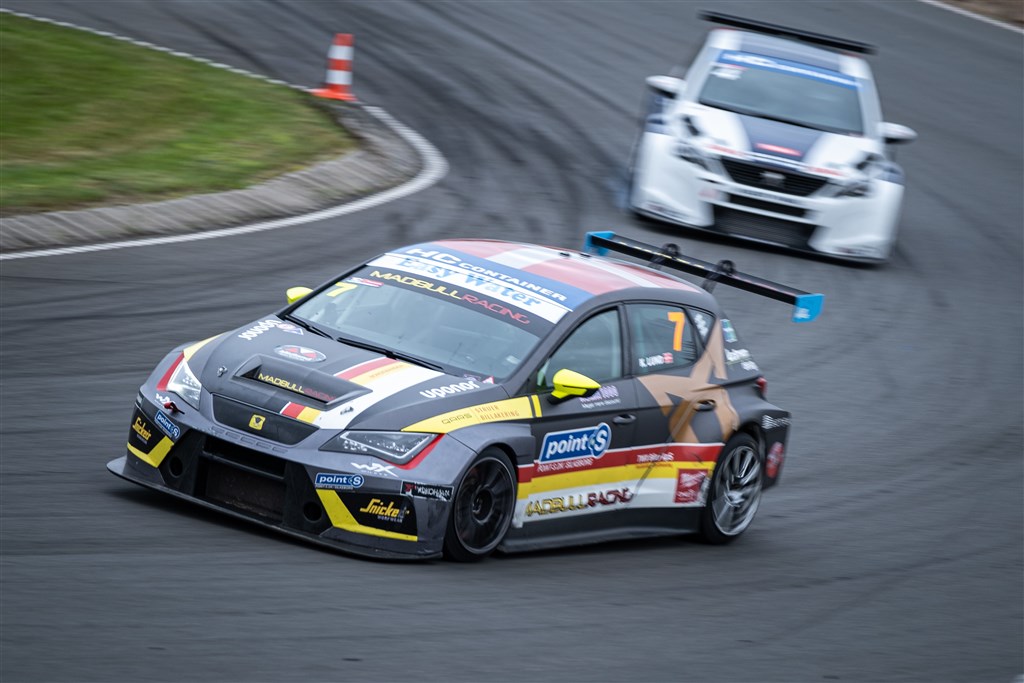 Kim Lund Johansen og Madbull Racing fik et fantastisk comeback efter et par svære weekender, hvor teknikken i høj grad har drillet holdet fra Voel.